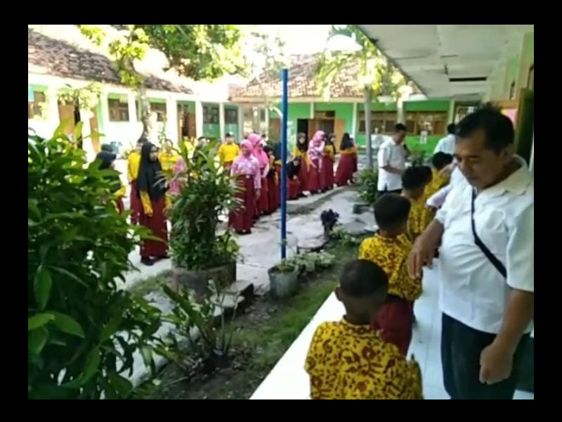 halal bihalal semua warga sekolah SDN 2 Curah Jeru